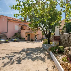 apartmani-jd.primorje-gorskikotar.com/